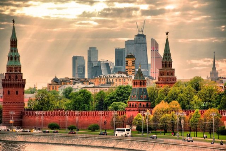Мода и стереотипы: почему часть россиян видит кругом Россию прошлого.