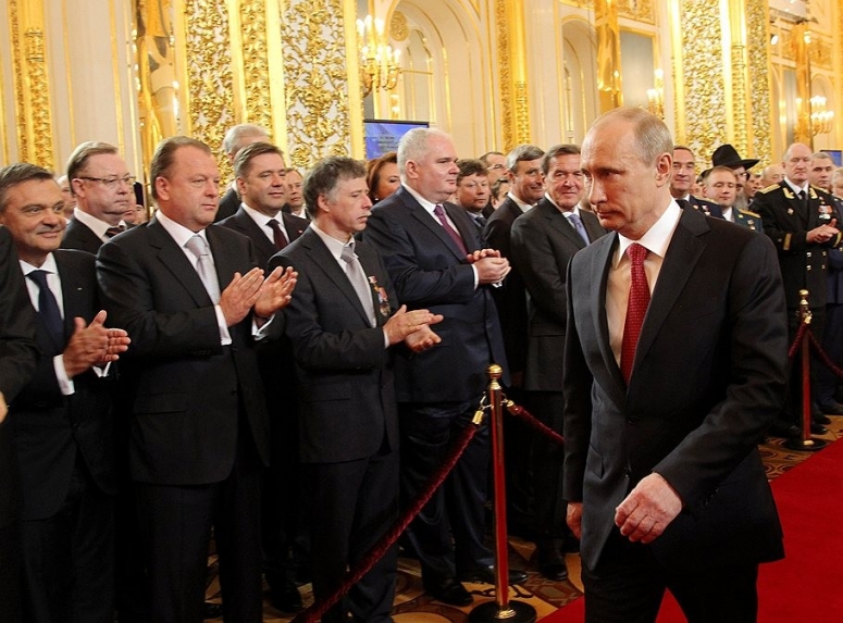 ПУТИНСКАЯ ЭЛИТА В БОРЬБЕ ЗА САМОСОХРАНЕНИЕ