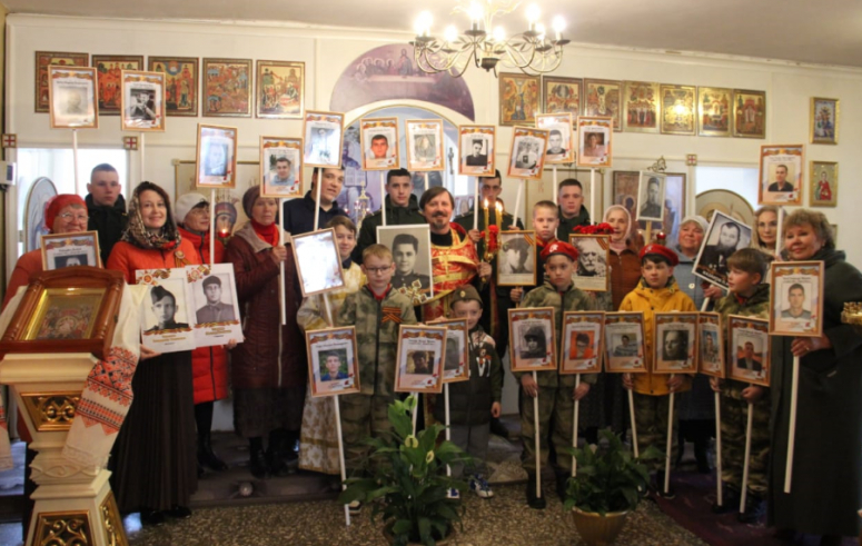Герои Донбасса в Бессмертном полку на Урале