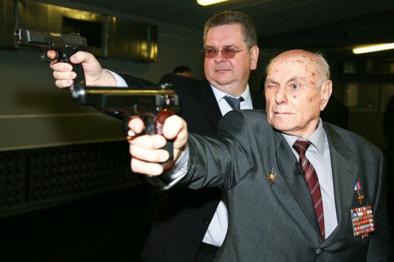 Исполнилось 102 года легендарному "майору Вихрю" - Герою России Алексею Николаевичу Ботяну