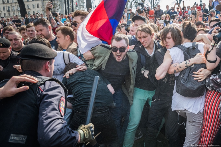 Зачем провокаторы зовут к Мэрии? И зачем раздувают истерику в сетях?