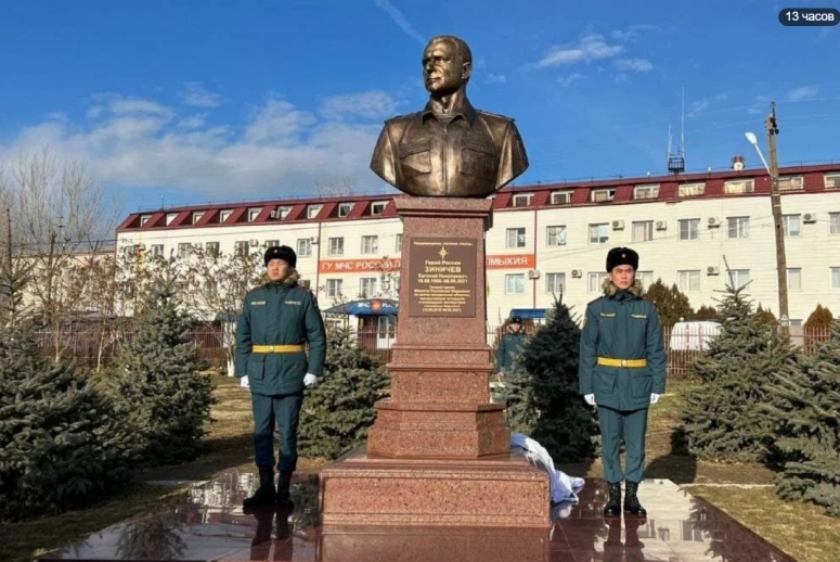 РАЗ НЕ ОСТАЛОСЬ ЖИВЫХ, ЗНАЧИТ МЕРТВЫЕ - ВСТАТЬ! ГЕНЕРАЛ ЗИНИЧЕВ ПЕРЕШЁЛ В НАСТУПЛЕНИЕ