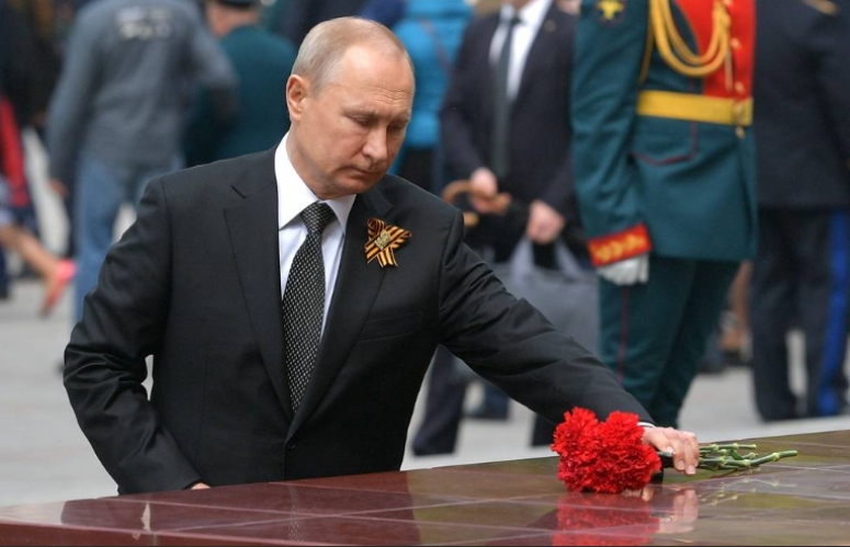 День Победы, "одинокий" Путин и звон колоколов... Чем ЭТО ВСЁ обернется